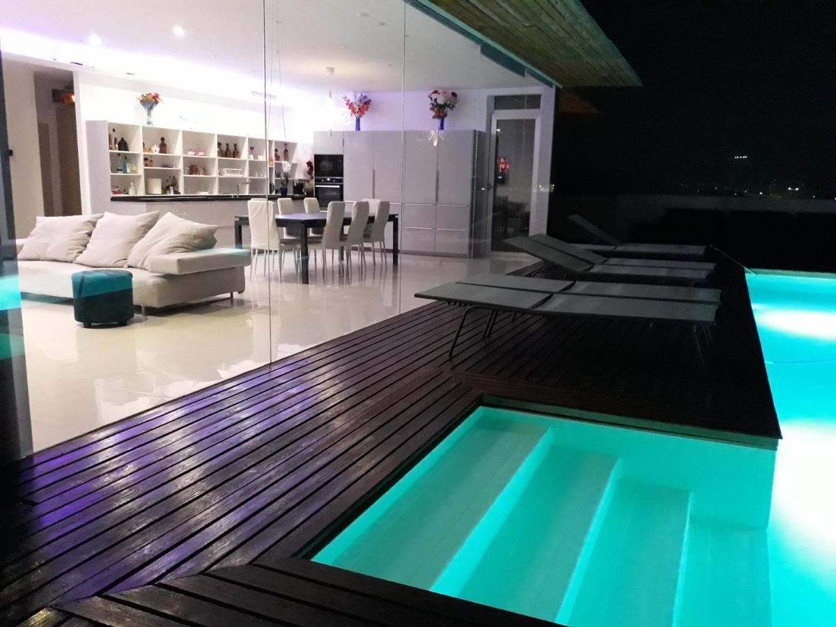 Luxury Paradise Villa *